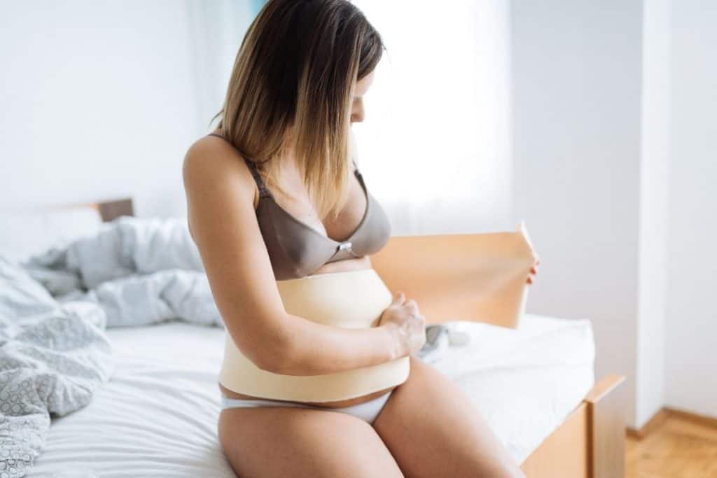 Vyö vatsan tukemiseen raskauden jälkeen